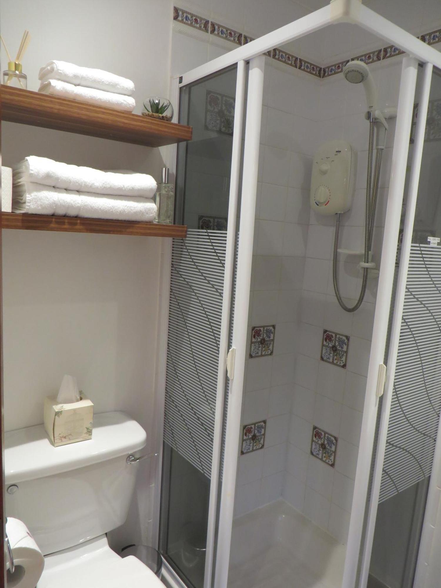 Twin Room Private Bathroom,1742899277:JPEG